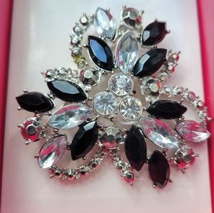 NIB Jaclyn Smith Broach